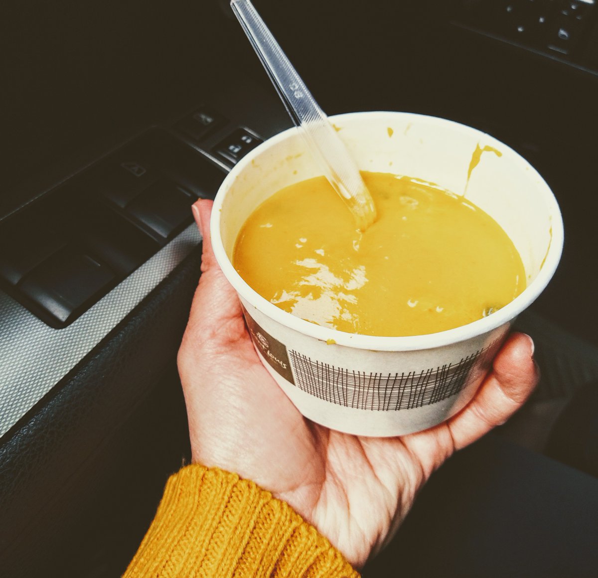 AutumnRinaldi's tweet image. Autumn squash soup/autumn squash sweater. @panerabread #breadco #AutumnTreats