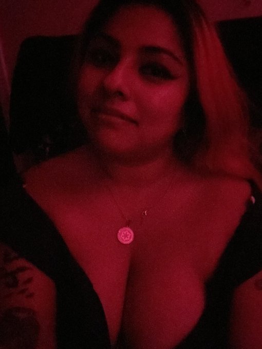 She-devil in red. 💋🥀 https://t.co/O7VScW3SKo