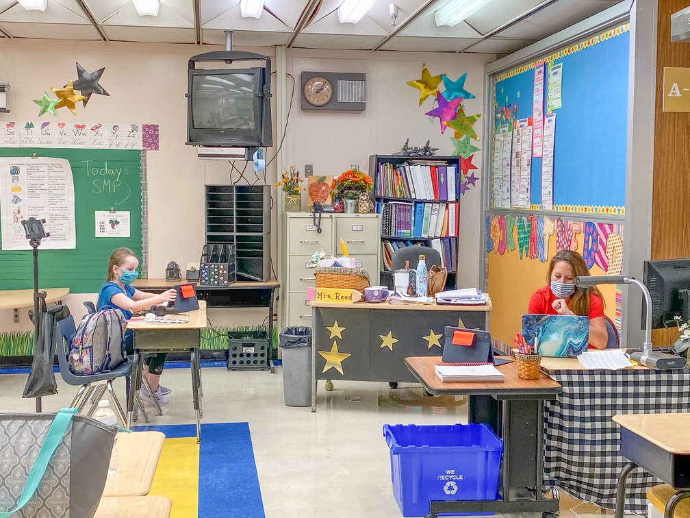 WorcesterSystem's tweet photo. Even through their masks, we can still see that these Pocomoke Elementary School students are smiling! #Stage2FirstDayTour https://t.co/wd18CSJiSk