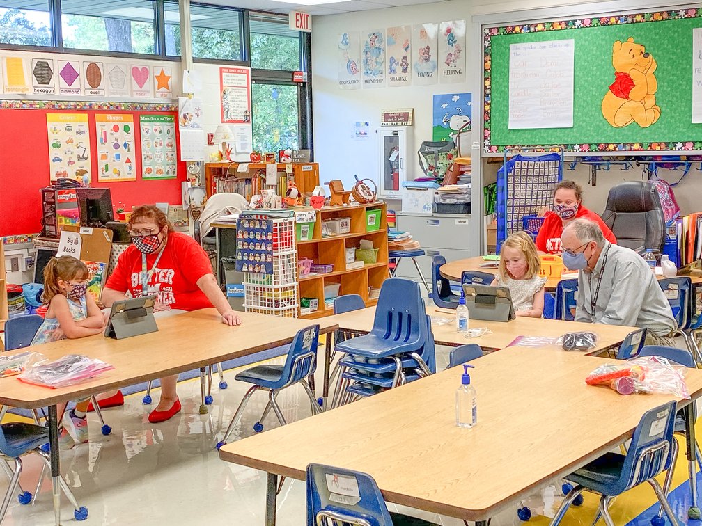 WorcesterSystem's tweet photo. Even through their masks, we can still see that these Pocomoke Elementary School students are smiling! #Stage2FirstDayTour https://t.co/wd18CSJiSk