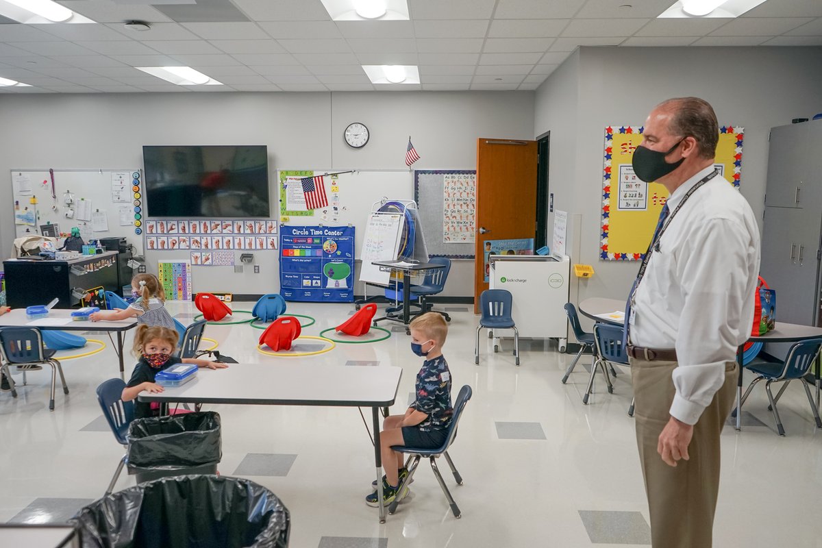 WorcesterSystem's tweet photo. It was incredible finally seeing some students in the new Showell Elementary building. -LT #WeAreWorcester #Stage2FirstDayTour https://t.co/MJW4rHFBOO