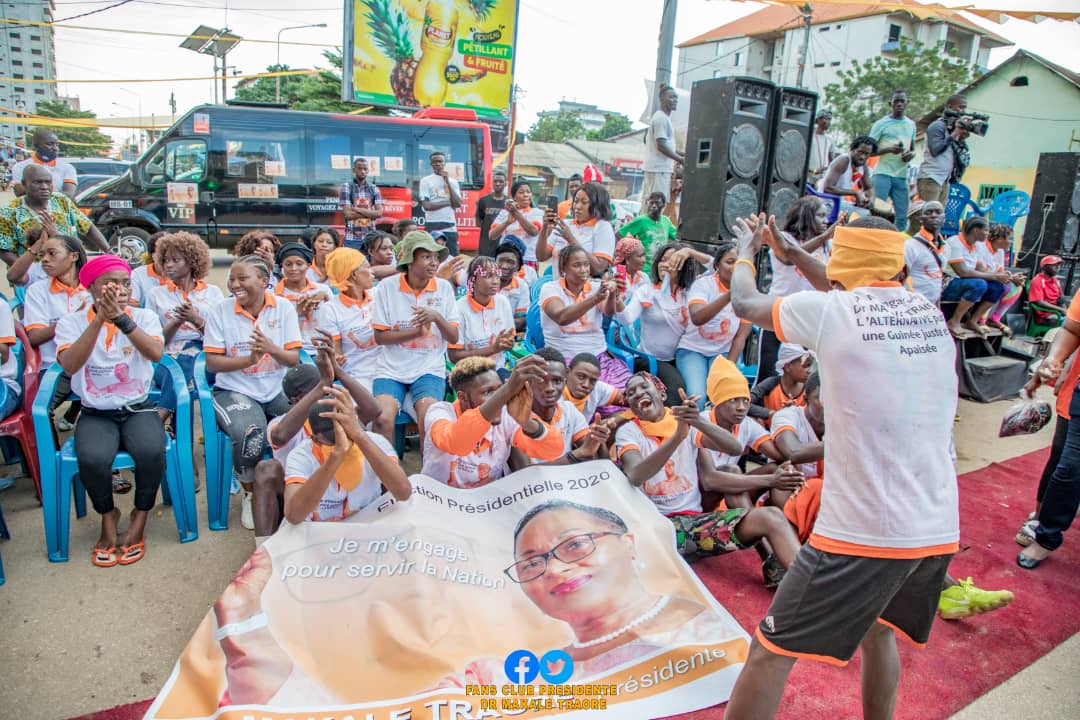 ClubMakale's tweet photo. Kaloum à l'instar des autres communes de la capitale conakry, est massivement sortie pour accueillir la présidente du PACT Dr Makalé Traoré.  La brave population a rassuré Dr Makalé Traoré de voter pour elle le 18 octobre prochain. 
#DrMakaleTraore2020 https://t.co/t15DPR38WX