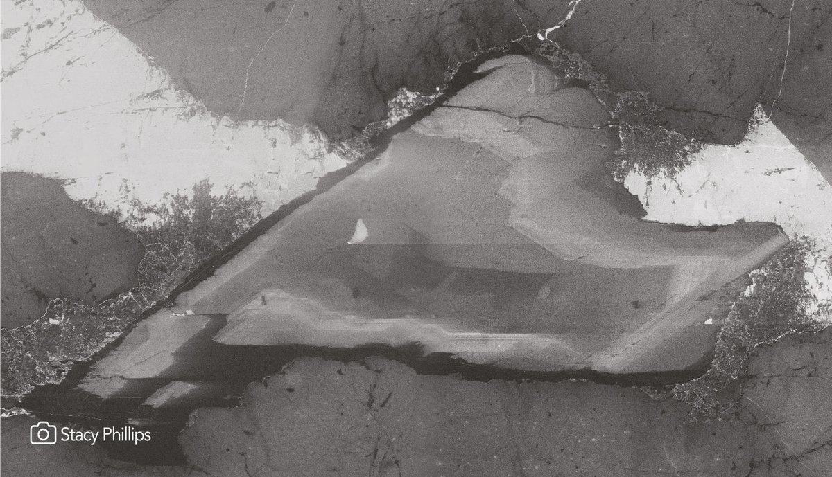 Shtacy_Phillips's tweet photo. @VolcanoDoc Kyanite isn't the passive indicator of PT that you might think. Form a migmatite in a Himalayan ky-schist and the ky will not only survive in its new home in the melt, but will continue to grow AND record the changing conditions as it does! So says my CL and Cr maps! #TeamKyanite https://t.co/0bHv7CbHL6