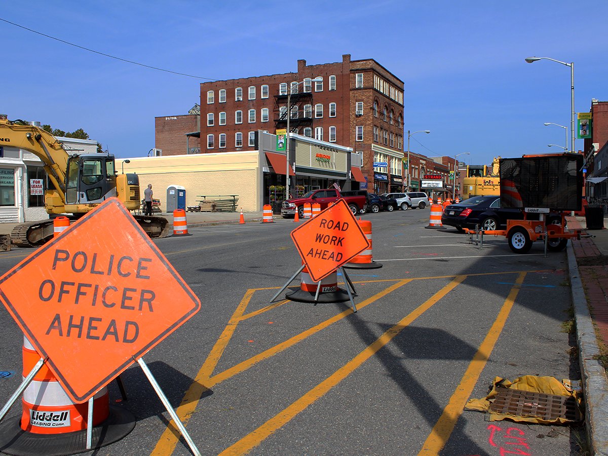 DowntownClinton's tweet photo. During construction, traffic delays are to be expected. Alternate routes of travel are encouraged. Roads and surfaces will be uneven at times. All motorists - and motorcyclists, especially - are advised to use caution while traveling through the work zone. https://t.co/zjI17rAP1l https://t.co/JexakkSzEd