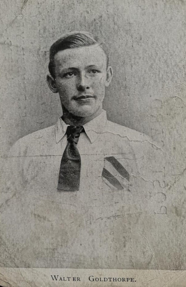 Hunslet1908's tweet photo. I have just come across this photo of a post card featuring #WalterGoldthorpe, taken a bit before 1908. Interesting to see the length of his tie. https://t.co/42B7h8HU7r