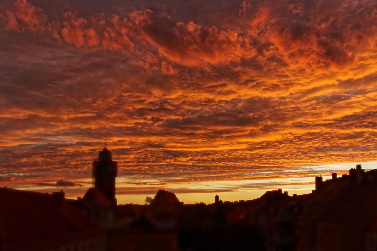 streuverluste's tweet photo. #Sonnenuntergang #Eilenburg #Weltkleinstadt https://t.co/kL1pZ5yPKq