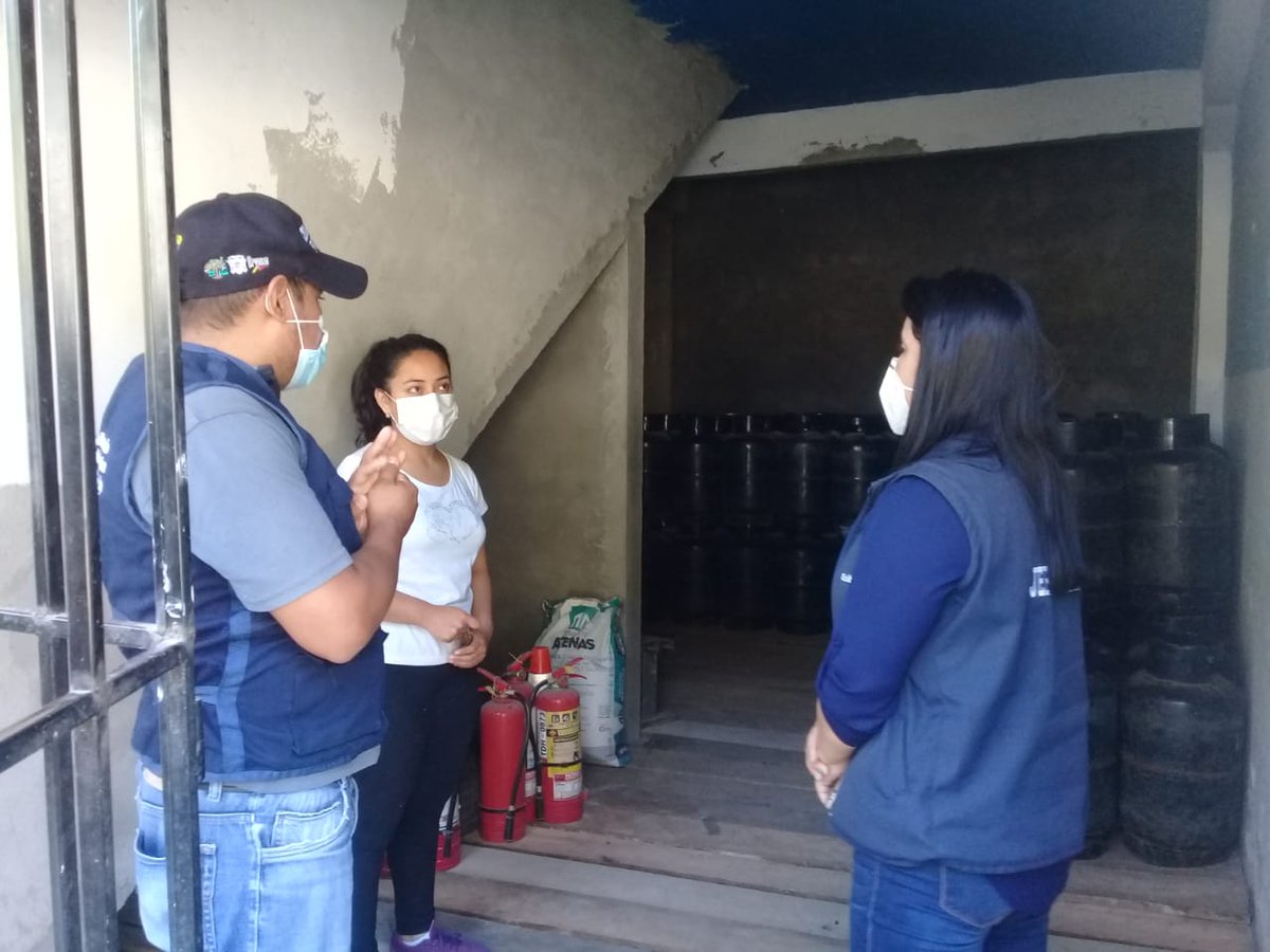 #Chaguarpamba | #EnLojaNosCuidamosTodos 

✅Jefatura Política, Comisaría, con el apoyo de <a href="/PoliciaEcuador/">Policía Ecuador</a>, constatan medidas de bioseguridad en restaurantes.
 
✅Junto a <a href="/PoliciaEcuador/">Policía Ecuador</a> se verifica precio y abastecimiento de GLP en bodegas del Cantón.