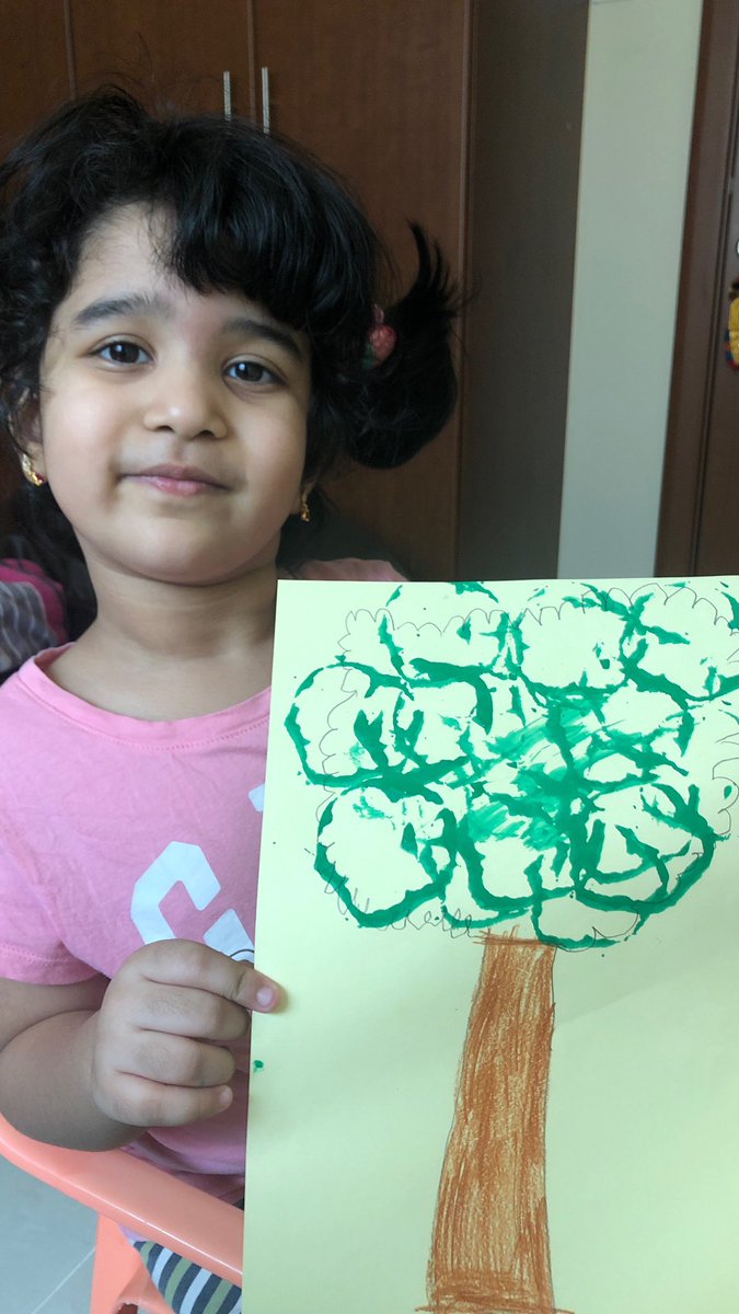 arathi90_rahul's tweet photo. Having fun with veggies 🍅🥒🥕 Vegetable printing was an exciting activity for Aradhya and she used a green capsicum to create a tree 🌳@Rashmi2192 @gemsnms_alkhail #KG1DDynamicDucks🦆 #vegetableprinting #art #creativity https://t.co/lYWBmVIebl