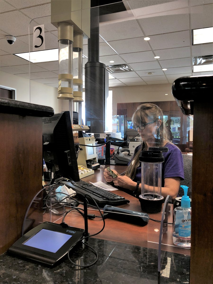 FirstServiceCU's tweet photo. Brooke and Susana are starting another great week of serving members. Start your week with the team at our #GulfFreeway Branch! 👋😎🌺 https://t.co/edmjkOQKhC