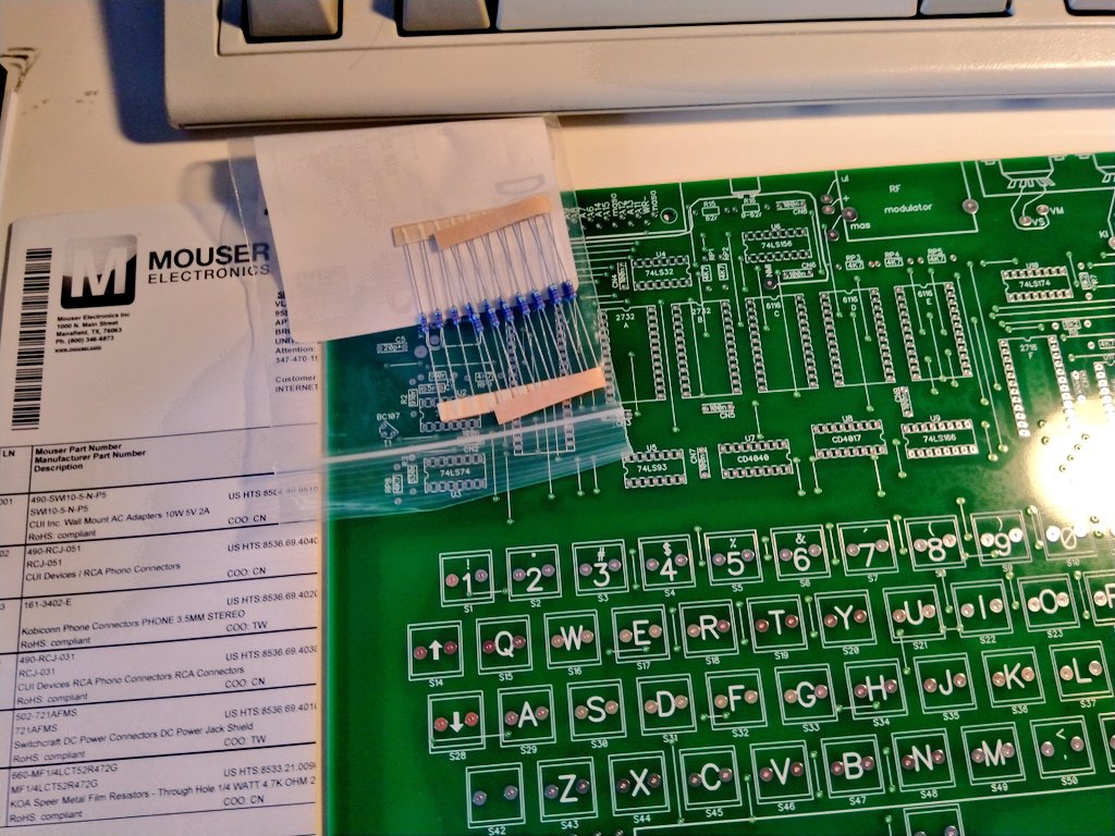 Starting a new thread where I will document my (hopefully successful!) attempt at building a  #Galaksija, Yugoslavia's DIY computer designed by Voja Antonić in 1983. I will document technical challenges, but also my attempt at engaging with my personal and collective history.