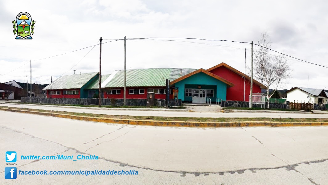 Muni_Cholila's tweet photo. Hoy la Escuela 727 de Cholila cumple 32 años.  El sr. Intendente Silvio Boudargham y su equipo de gobierno, quieren desearle un Feliz aniversario a todo el personal y estudiantes de la institución. https://t.co/SBF3OIDYea