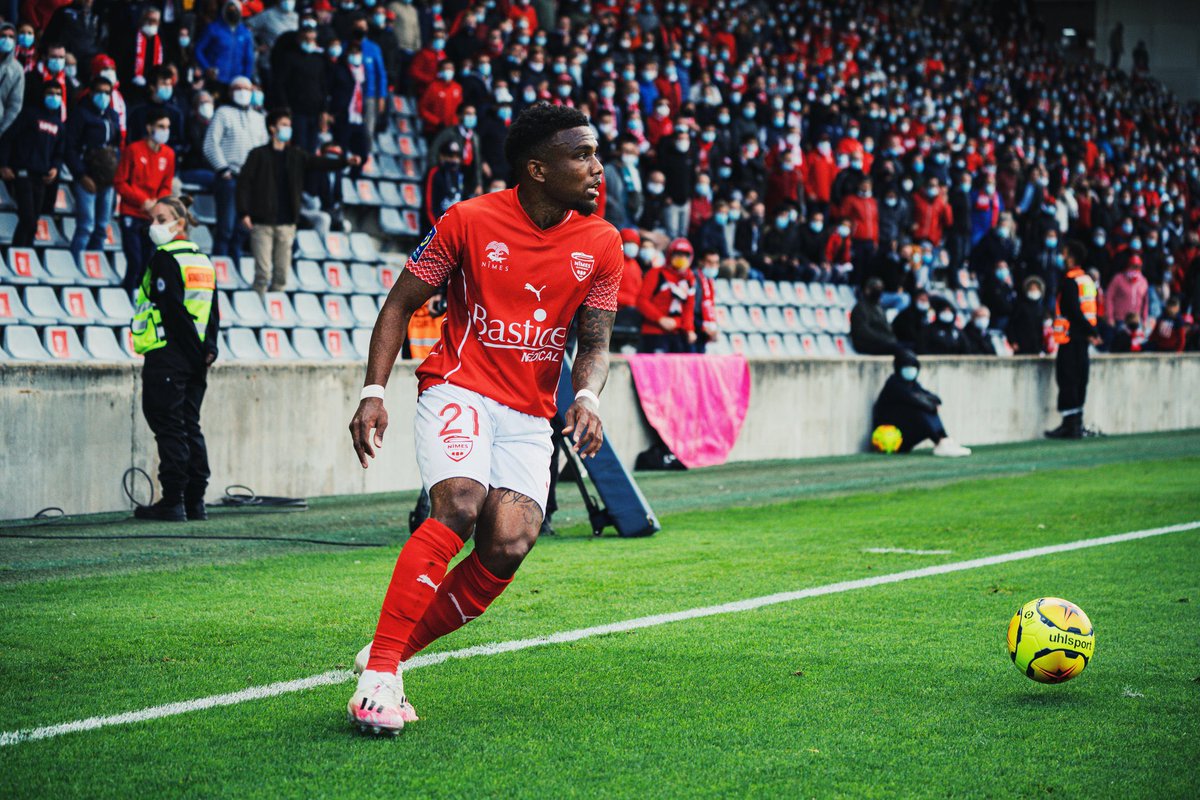 1er match sous mes nouvelles couleurs 🔴⚪️⚽️🐊
