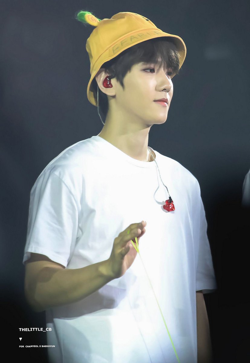 A thread of Baekhyun wearing a cap ( ◜‿◝ )♡