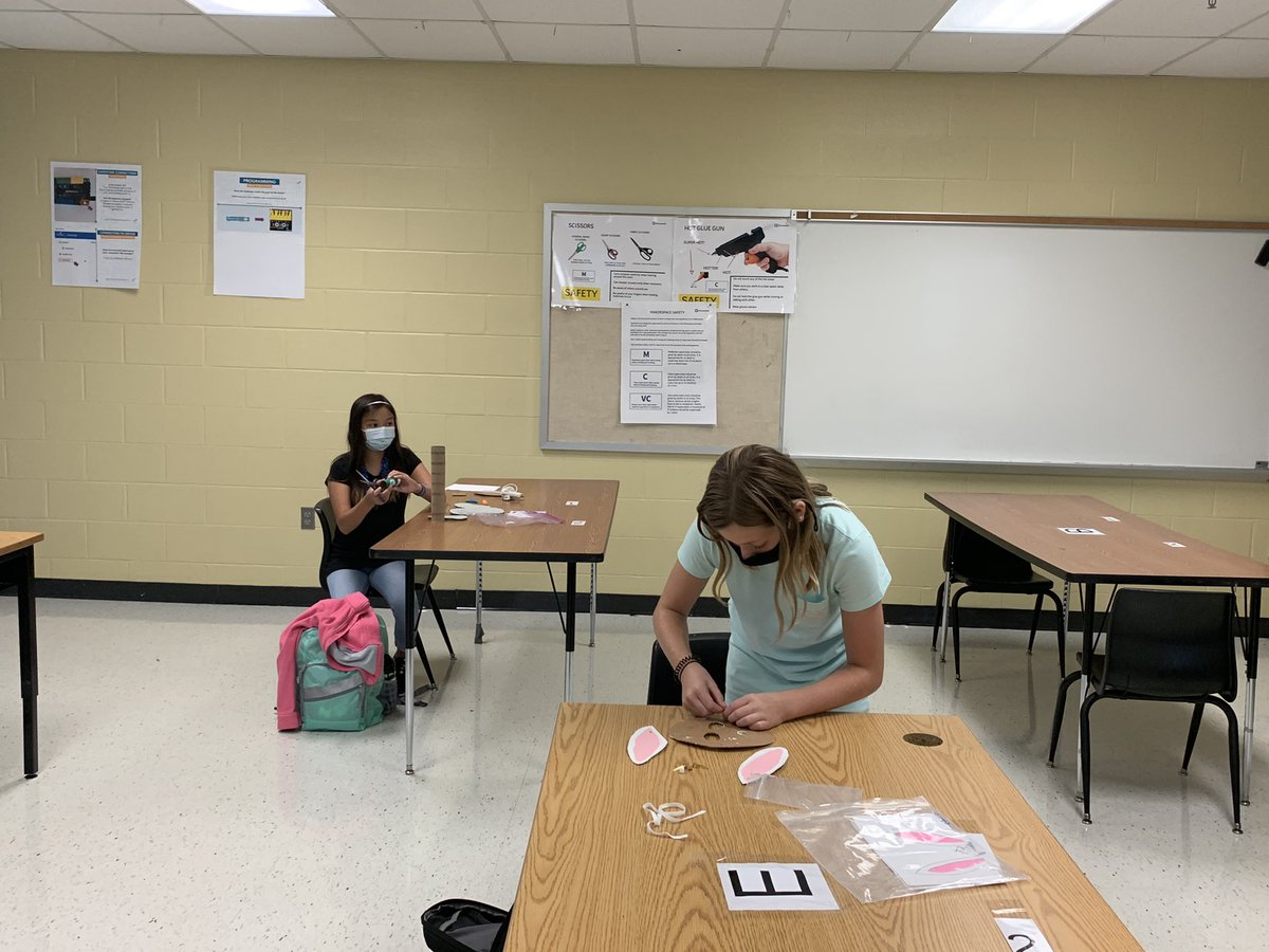 brencole94's tweet photo. Kids in the building working on mask projects.  @NomsMustangs #RiseUp https://t.co/jflyiVGCUc