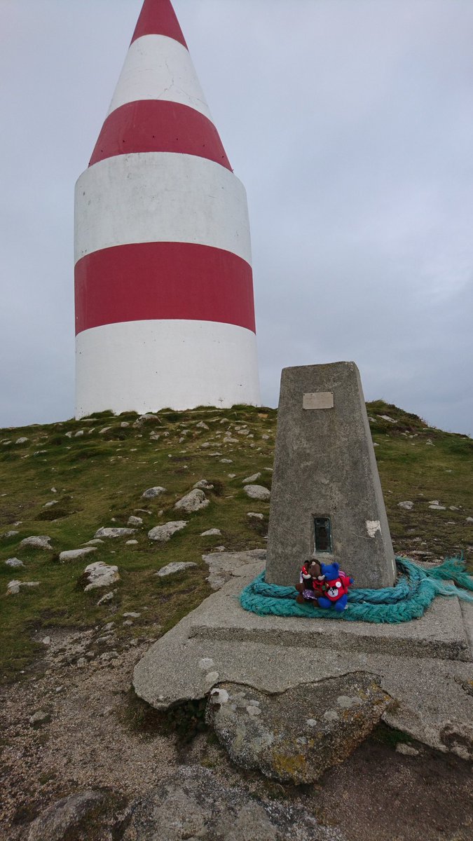 RedditchMammoth's tweet photo. We spent the day on St Martin's! We ate lunch on the beach, found the beacon and found the bakery and the vineyard. The Humans got lots of scrapes from all the gorse on the hills and sand in everything at the beach. We were sensible and stayed in the bag. #Scilly #Scillybears https://t.co/QBWgZBBA7p