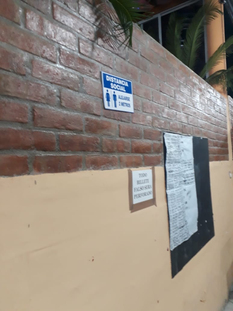 #Loja | #EnLojaNosCuidamosTodos 

✅TP Malacatos ejecuta control #LocalSeguro, verifica cumplimiento de medidas de bioseguridad, permisos de funcionamiento, con apoyo de <a href="/PoliciaEcuador/">Policía Ecuador</a>.