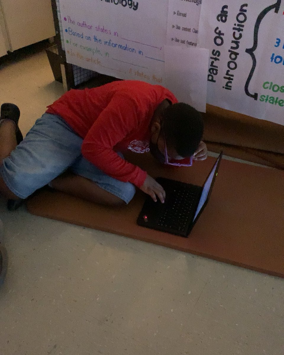 1stCoastTeacher's tweet photo. Using @OneNoteEDU @OneNoteEDU, @MicrosoftEDU, @MicrosoftTeams, and @MicrosoftSway to research historical documents and present to the rest of the class!  #go2edu @Gowriggle @DCPSInTech https://t.co/vQPKG0tHZK