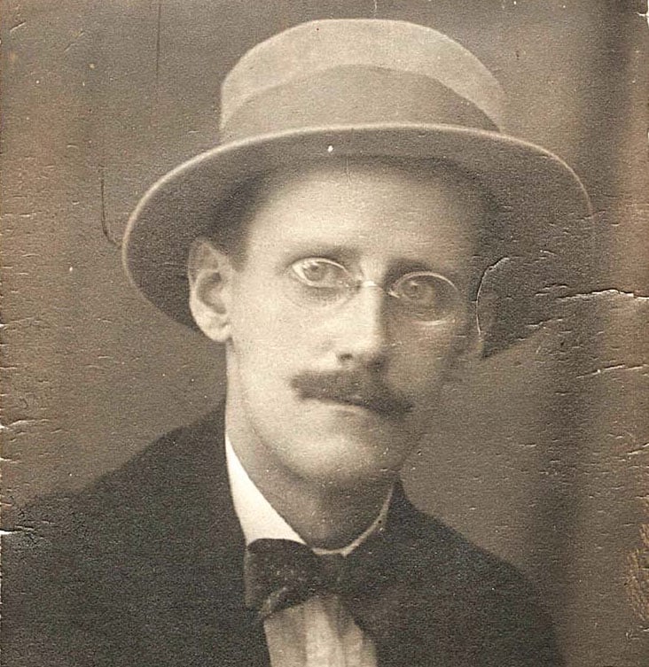 2) Being praised before and after death. Take James Joyce's example. When he wrote Ulysses, he said that he had put so many knots in it that it would take eternity for people to decipher them all.