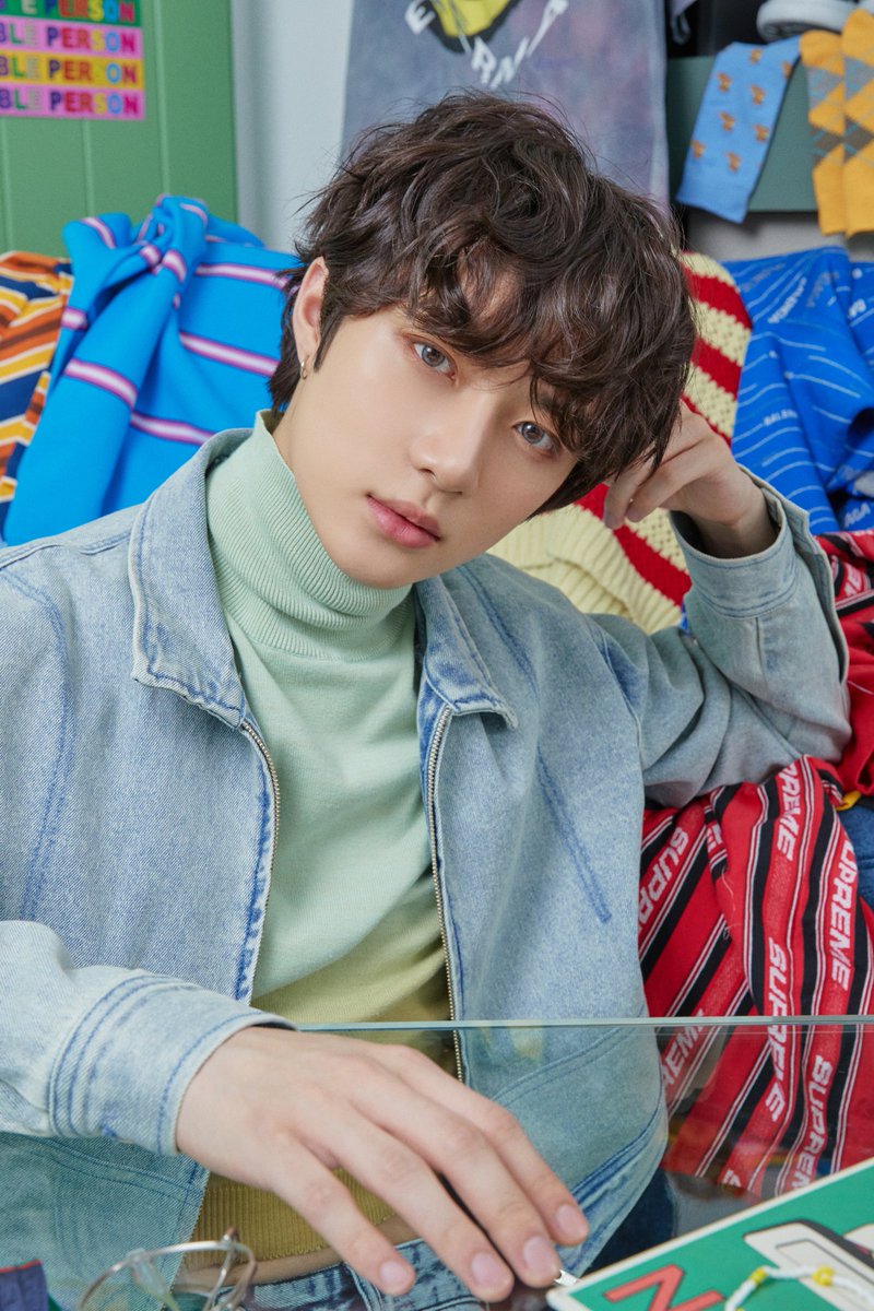 etoileyeji's tweet photo. umm everyone is talking about soobin and yeonjun's crop tops but has anyone noticed https://t.co/LgkWshHYMX