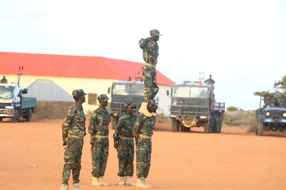 abdulahrob's tweet photo. Madaxwaynaha Galmudug "QoorQoor" ayaa maanta tababar usoo xiray Cutub ka mid ah Daraawiishta Galmudug oo mudo dhowr bilood ah tababar ku qaadanayay Xerada Indha-qaris oo ku taala Duleedka Gaalkacyo.
#ILASOCO https://t.co/40fjfV6pGI