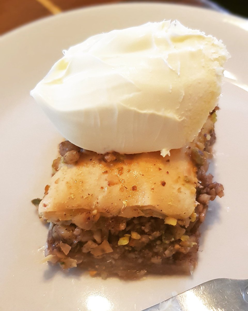 Baklava time!😊🍰
#baklava #homemade #grannyrecipe #clottedcream #islikeadream #sweettooth #untilidie #2020cancelled #whatsthepoint #dadbod #forever #mondaymood #picoftheday #foodporn