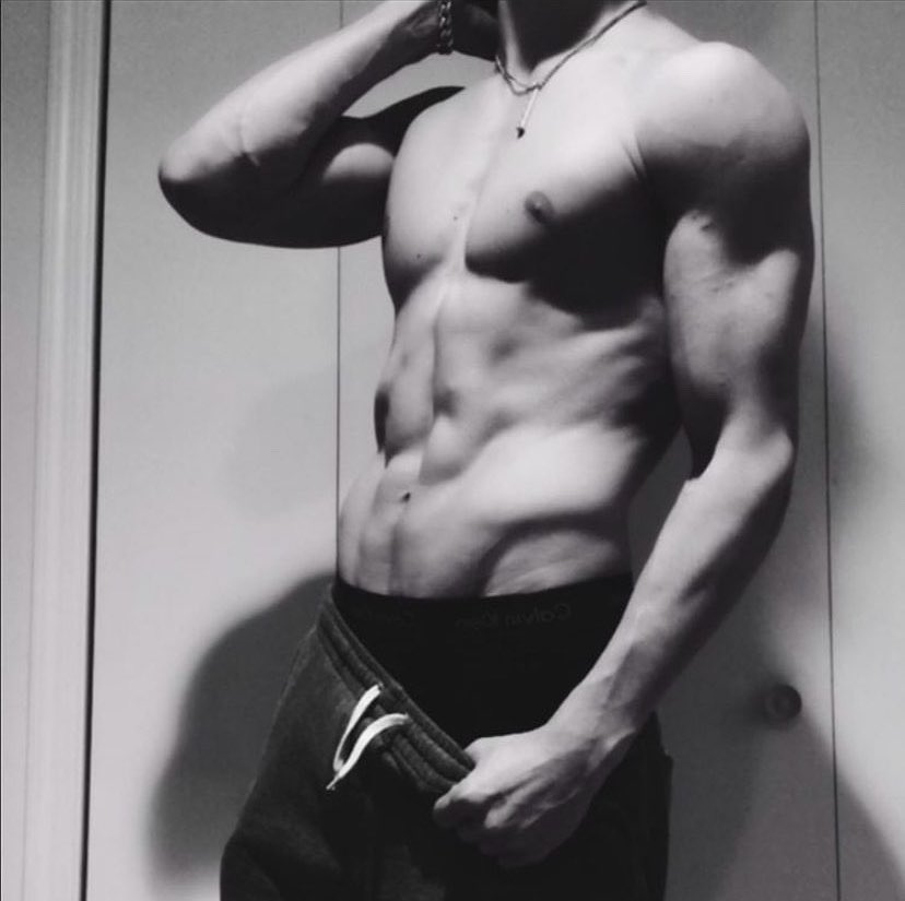 nicobulge's tweet photo. #profilephoto #abs https://t.co/jEsQ00Oi6I