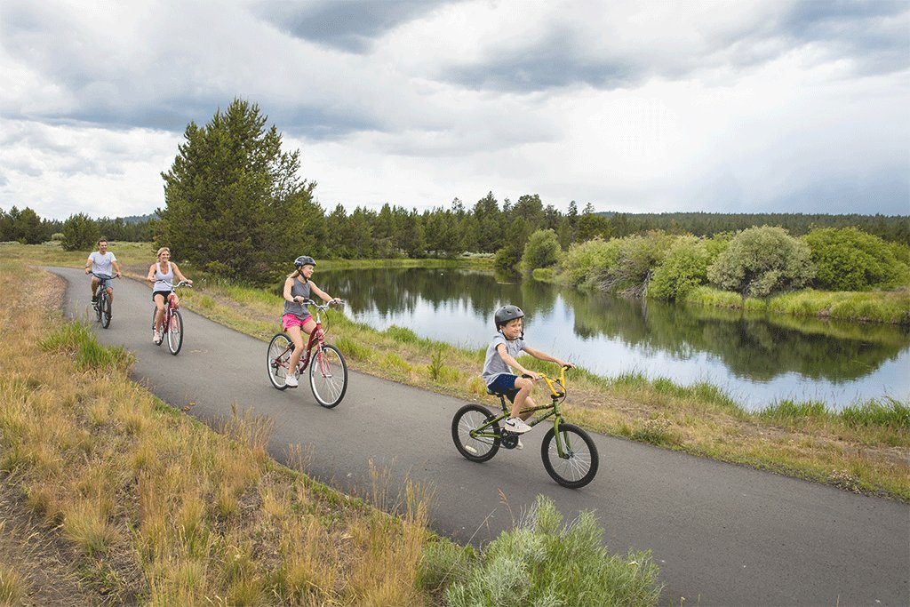 SunriverResort's tweet photo. This week’s sunny + warm forecast has looking forward to exploring all of the beauty Central Oregon has to offer.
#SunriverStateofMind #sunriver #oregon #cycle #weekend #adventure #explore #centraloregon #family https://t.co/3ZsbjQiWHt