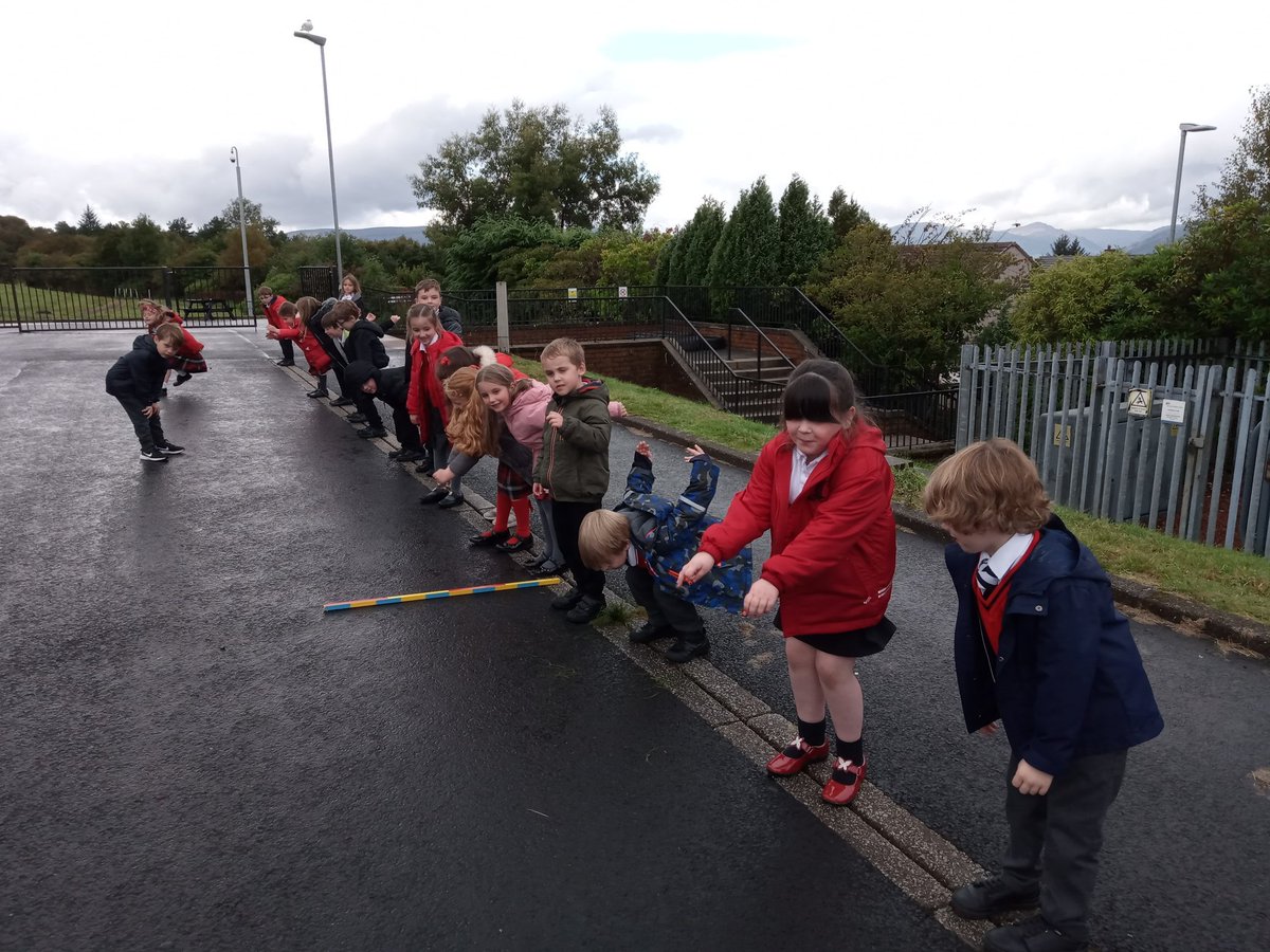 MoorfootPr's tweet photo. Measuring Monday! Today we had a whole school focus on measuring with lots of outdoor challenges- measuring in PE, finding & measuring outdoor angles, time & duration, following recipes plus using different methods & resources for measurement.๐#MathsWeekScotland
#MeasuringMonday https://t.co/JwcpMzFSx6
