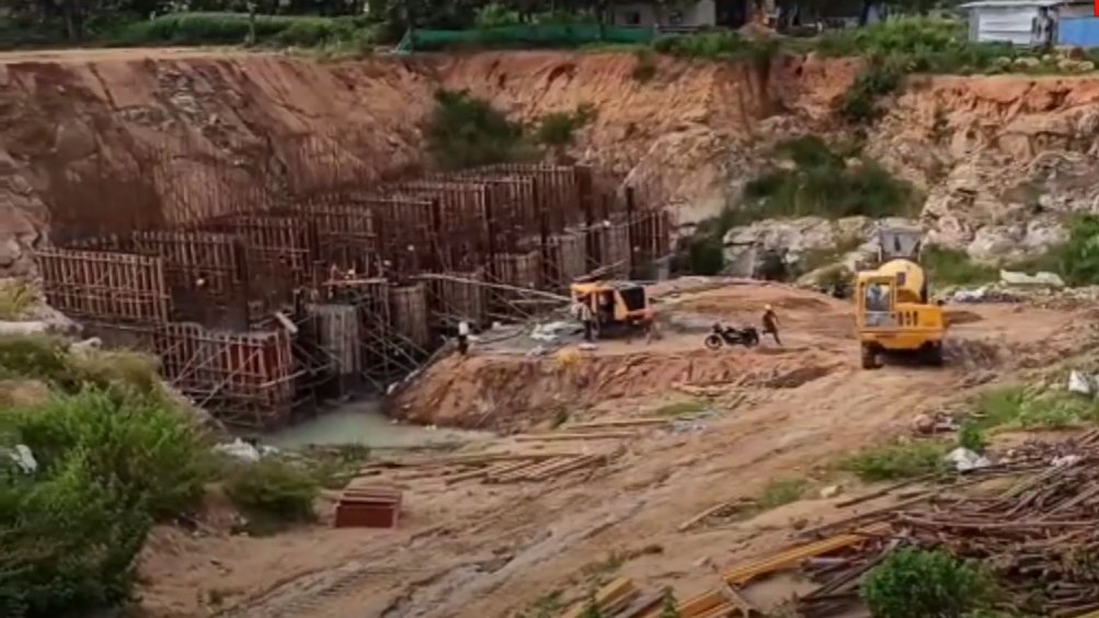 cbdhage's tweet photo. #Inprojectupdate
Drinking Water Supply Project for #Ramanagara, #Karnataka BY Megha Engineering and Infrastructures Ltd.
Under the project MEIL is constructing two huge pumping stations at #Mogenahalli and #Kanva village.
A 11 Km Tunnel is part of this water line project. https://t.co/4BXZ2MMtGP