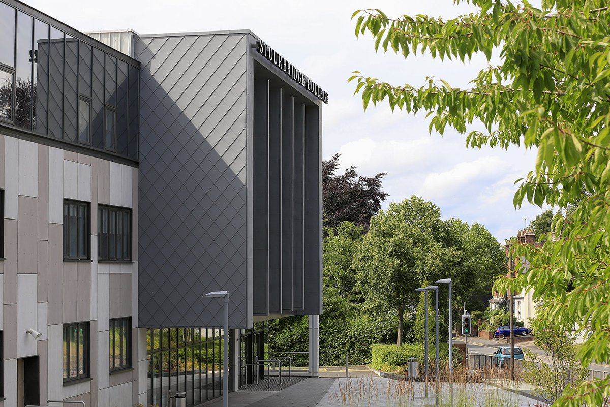 VMZINCUK's tweet photo. Stourbridge College (Birmingham Metropolitan College) Architect: Pick Everard #VMZINCUK #SHINGLES #FlatLock #QUARTZ @PickEverard https://t.co/G7iQ09s8Pi