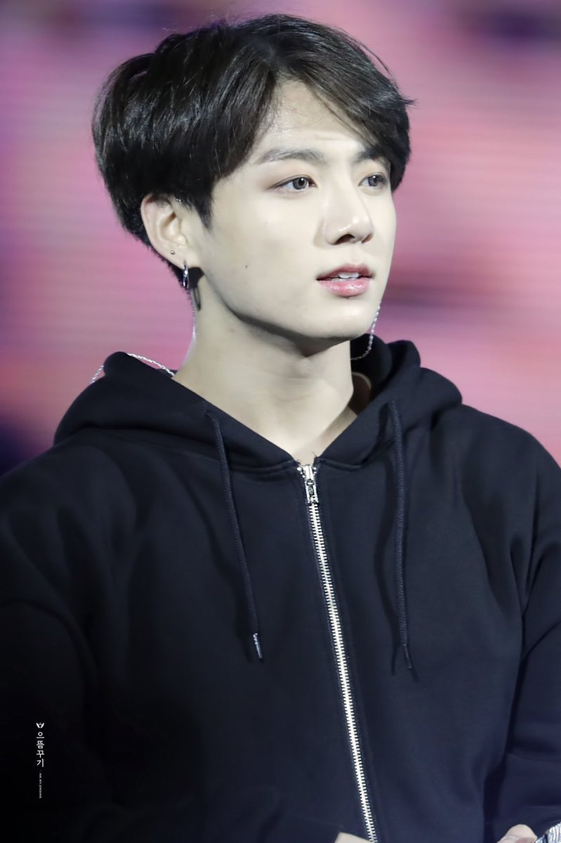 So handsome ✨
#JUNGKOOK #정국 <a href="/BTS_twt/">방탄소년단</a>