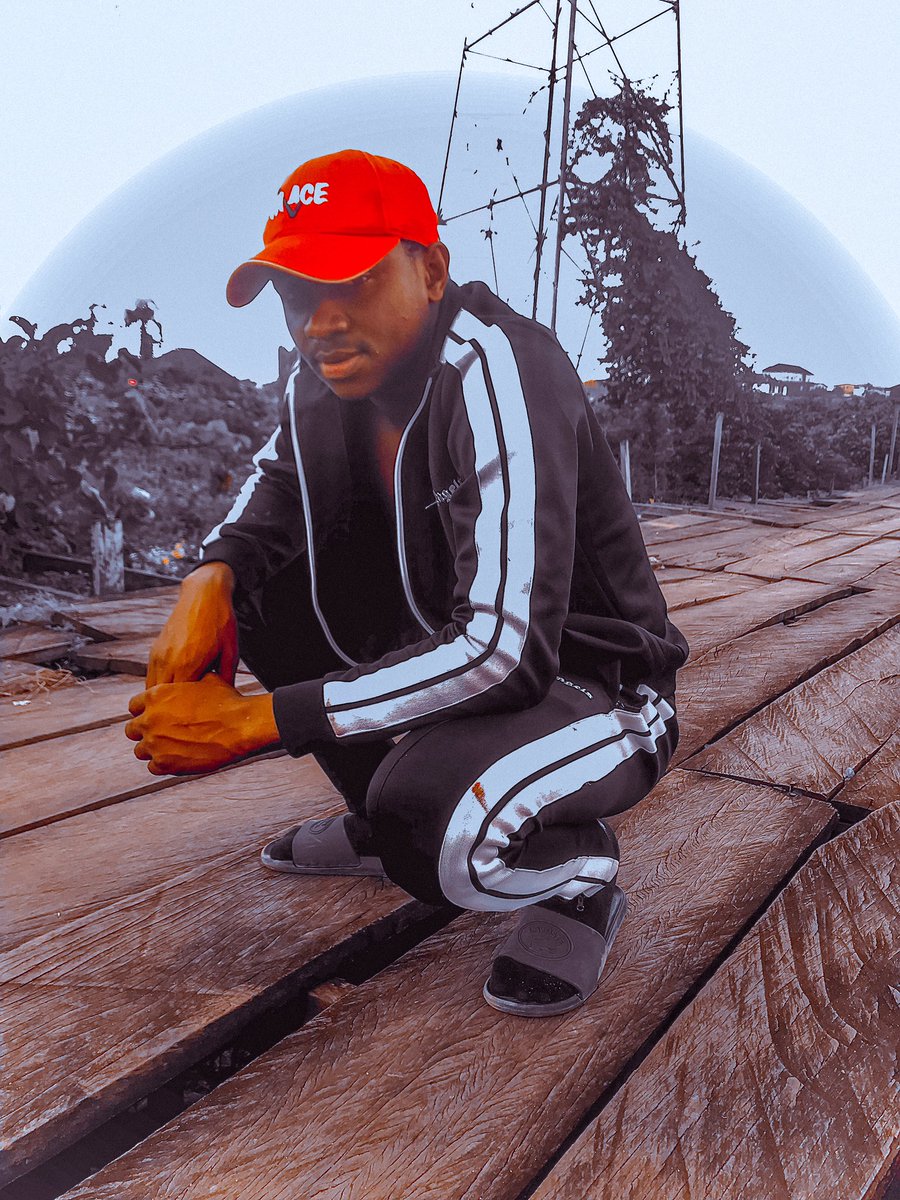 MChine01's tweet photo. Been through mud and still look clean 🧼 https://t.co/Upz4hfIesK