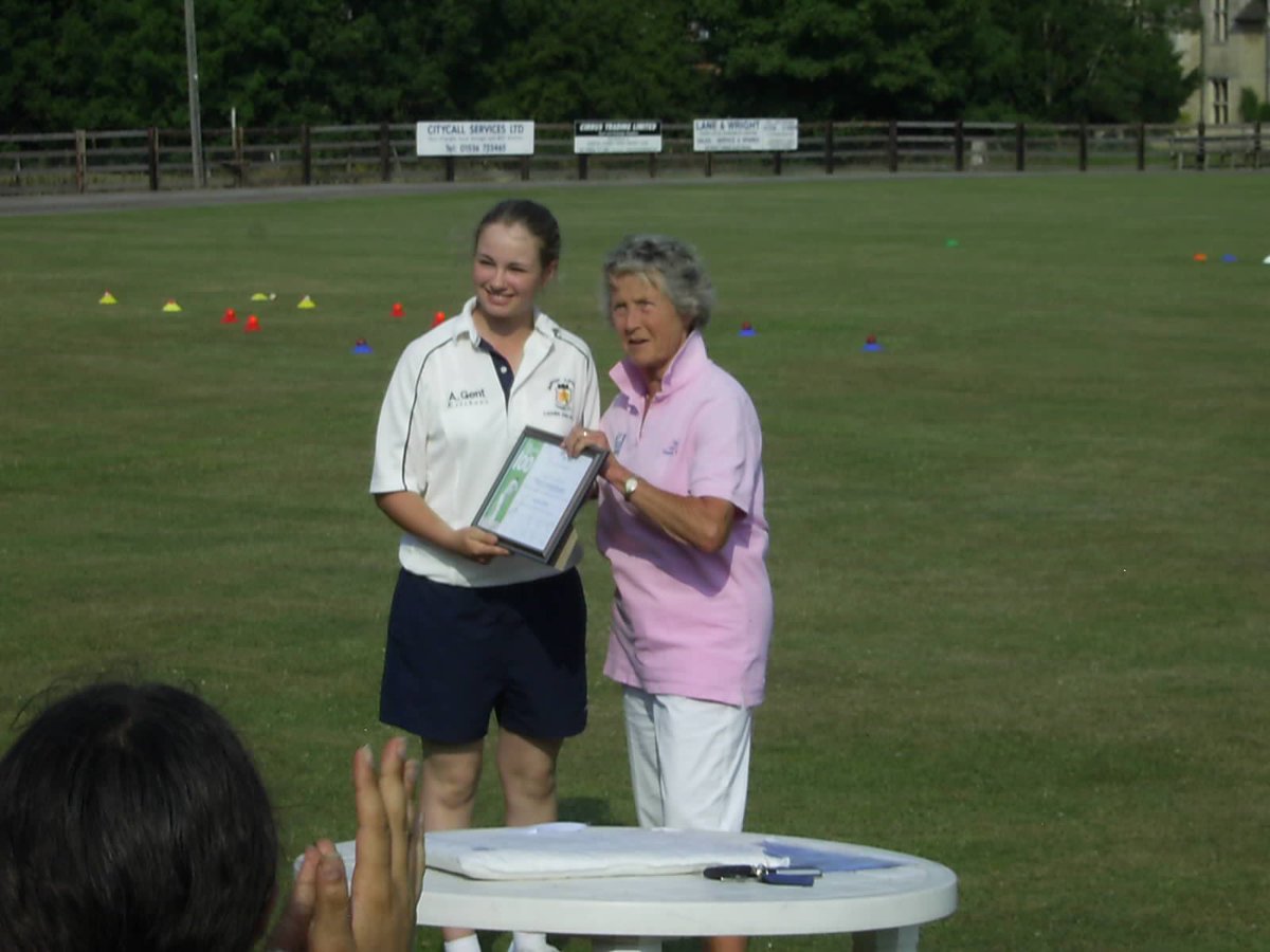 NorthantsPP's tweet photo. In 2004 Laura Tonks received an award from Rachel Heyhoe-Flint for being the 1st to score a 100 in the @LadyTaverners Club Comp she was playing for @BLTCC at the time,she went to be the 1st female to play in the Prem of the @official_NCL
#WomensCricketMonth #thisgirlcan https://t.co/CyU0PSziNu