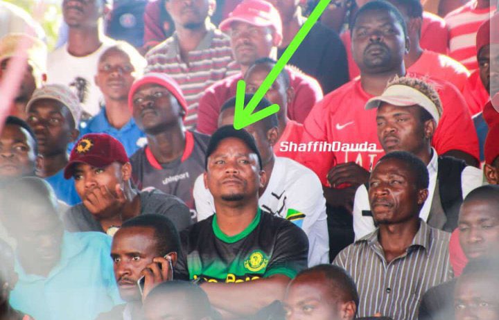 SimbaSCTanzania's tweet photo. Sisi ni wamoja, tusipigane. #NguvuMoja #MpiraNiUmoja https://t.co/bWUgjZehhN