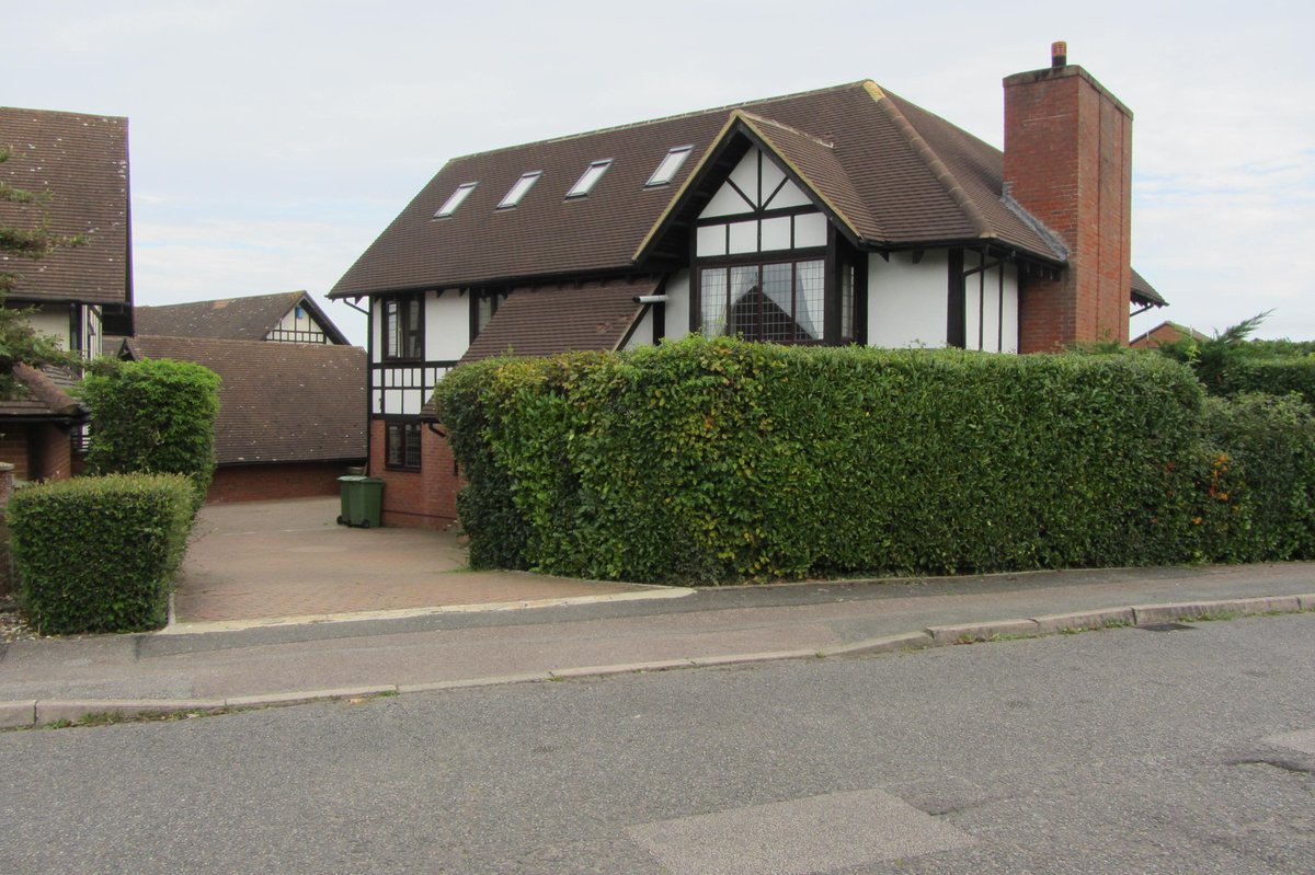 TimSkeltonMK's tweet photo. This week's trip to #TwoMileAsh in #MiltonKeynes takes us to the wonderfully exuberant scheme of houses for a local self-build group, designed by the marvellous (and sadly missed) #WaylandTunley https://t.co/UAkocSpNxM