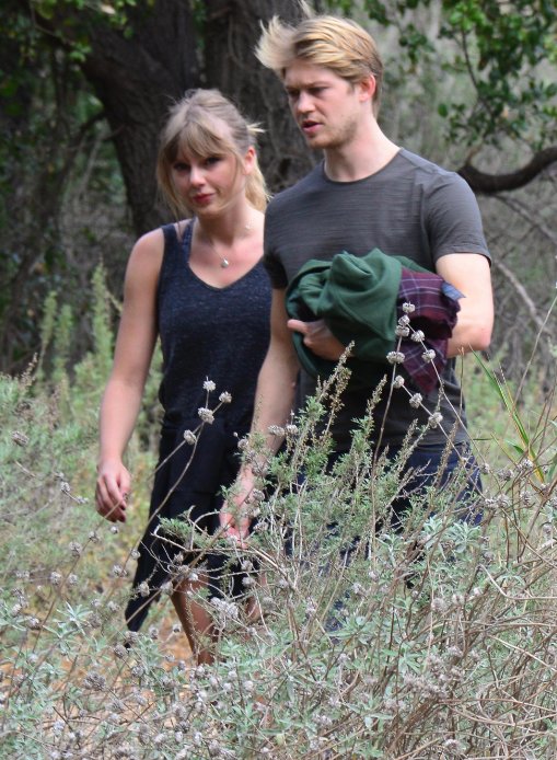 the lakesThe couple went to the Lake District on their three-year anniversary trip (9/28/2019), getting lost into nature. There, Taylor fantasise about the idea of running away from the world and hiding in a cabin in the middle of the woods, with the only company of her lover.