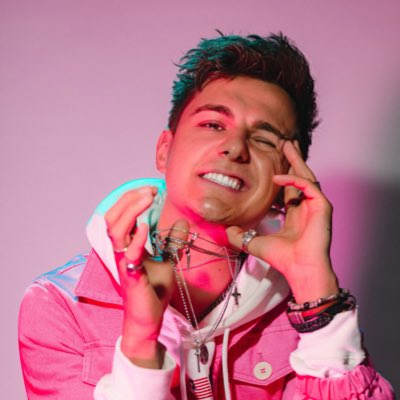 AYYYY MY NEW SINGLE LIVE FOR THE WEEKEND IS OUT FRIDAY 🌷🌷🎉🎉 HIT THAT PRE SAVE LINK IF UR HARD ENOUGH presave.io/t/liveforthewe…