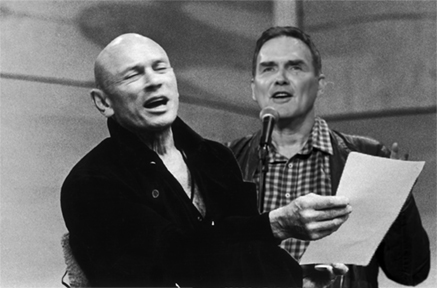 Muppet_News's tweet image. MUPPET ENTERTAINMENT DESK!
In the Summer of 1978 two of the greatest actors in the history of entertainment, Yul Brynner and @normmacdonald wrote the song #WAP. Norm and Yul are seen here performing a duet of WAP some 42 years before @iamcardib took the song to #1single worldwide
