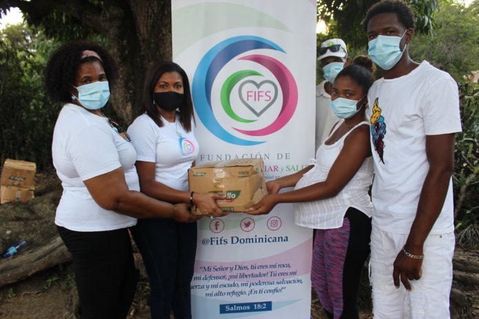 Fundación FIFS beneficia más de 400 familias con entrega raciones alimenticias.-
diariovision.com.do/2020/09/28/fun…

<a href="/ClaritzaCruz1/">Claritza De La Cruz</a> 
<a href="/PlansocialRD/">Plan Social</a> 
<a href="/Comedores_RD/">Comedores Económicos del Estado Dominicano</a> 
<a href="/InespreRD/">Instituto de Estabilización de Precios (INESPRE)</a> 
<a href="/loteriardo/">Lotería Nacional Dominicana</a>