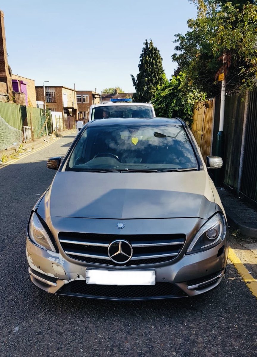 MPSHavering's tweet photo. Another uninsured vehicle off our roads. This vehicle was stopped in Bridge Close Romford. No insurance = Vehicle seized! #stthavering @MPSRTPC https://t.co/sGD30voSCb