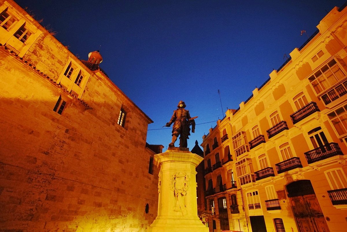 Found another masked statue in Valencia.

#laxerea #xerea #masks #mascarillas #covid #covid2019 #valencia #igersvalencia #igersspain #valenciagram  #valenciabonita #valenciatourism #covid19 #covid_19 #coronavirus #covid19esp #covid19españa #covid19valencia #covid19vlc