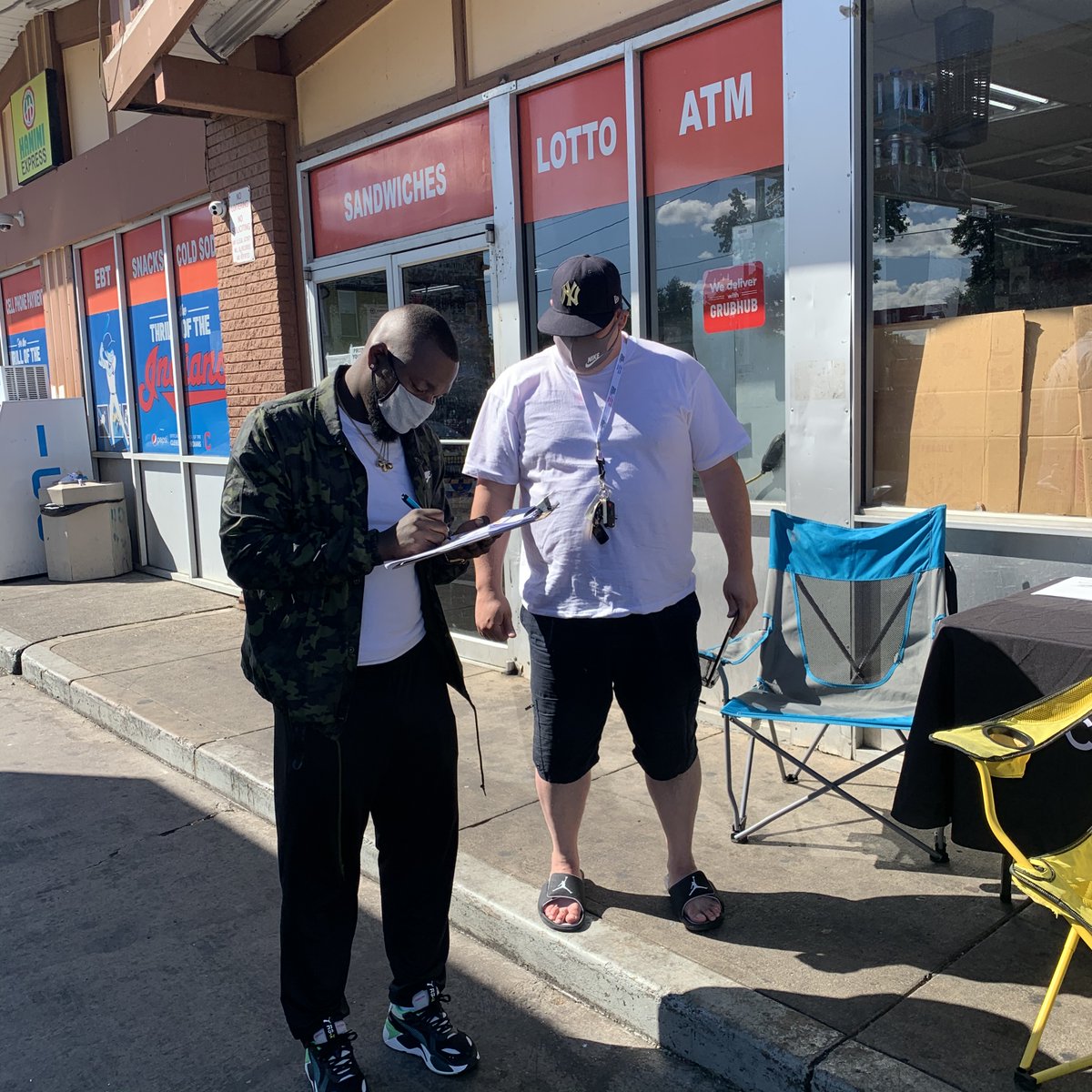 DetroitShoreway's tweet image. TOMORROW could be the #2020Census deadline -- pending federal court rulings. Respond at my2020census.gov.

Our team is taking no chances! We're at 7310 Lorain Ave today 11am-4pm for Census completion help with free $5 HP Gas gift cards while they last! #completecountcle