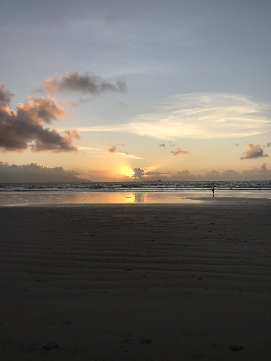 HankMorganSA's tweet photo. Sunset at Banna @WeatherRTE #rteweather https://t.co/Mpkfbag5S2