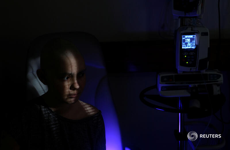 . @Reuters photographer  @darrinzl documents his daughter Rebecca's cancer fight, worsened by a pandemic that brought paranoia over her compromised immune system, anxiety over supply chains and separation when togetherness was what his family needed most  https://reut.rs/339YTpp  1/9