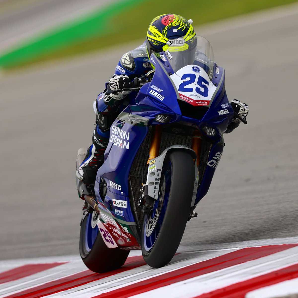 Today we start the... home race week at Magny-Cours🇨🇵🤩 @circuitmagnycours
__________________________________ 
 #picturesoftheday #Paddockshow #bLUcRU #Av25 #Yamaharacing #yamahar6 #WorldSSP