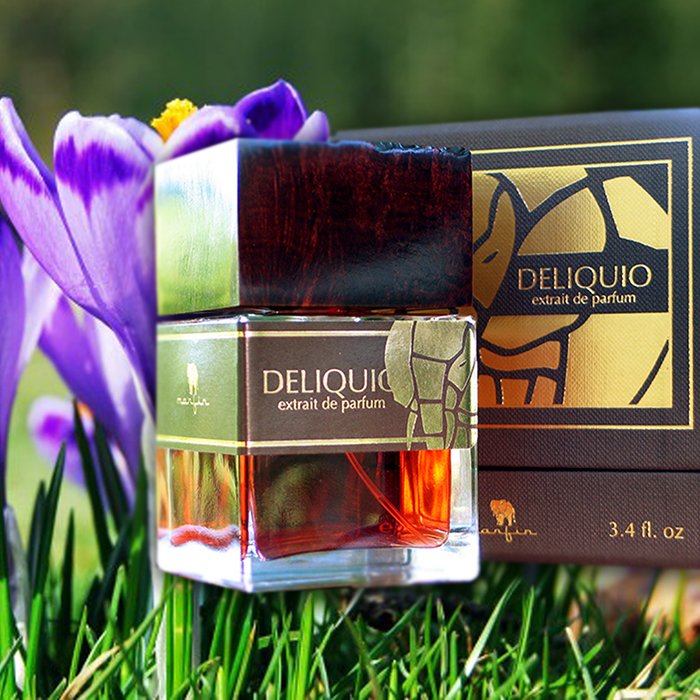 DELIQUIO #ExtraitdeParfum Unisex - 100ml - Spray
Head notes: Rose - Geranium - Saffron - Cinnamon - Incense / Heart notes: Vetiver - Patchouli - Guaiac Wood - Cedarwood - Seaweed Accord / Base notes: Amber - Musk #deliquio #perfumeaddict #perfumelovers #deliquiomarfin #Perfume