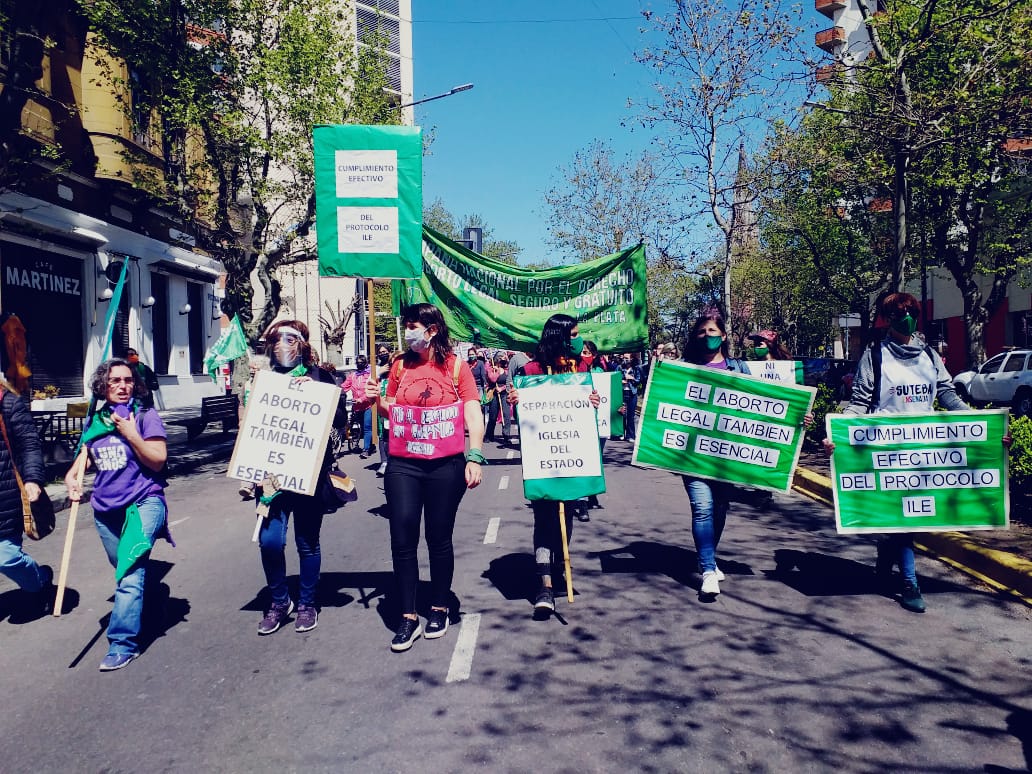 campaniabortoLP's tweet photo. #AbortoLegal2020 #EsUrgente
¡Movilizamos en #LaPlata! ¡Exigimos aprobación urgente de nuestro proyecto de ley de Interrupción Voluntaria del Embarazo!
¡Y adhesión al #ProtocoloILE por parte del Municipio de #LaPlata! https://t.co/oYy93xa58r