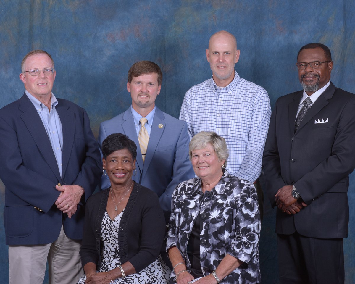 kkallhoff's tweet photo. Honored to work with this board. They are making the difficult decisions needed to keep employees and students safe while maintaining teaching and learning at the same time. #DemopolisDifference @AlaSchoolBoards @AlabamaAchieves https://t.co/rck2Iuloka