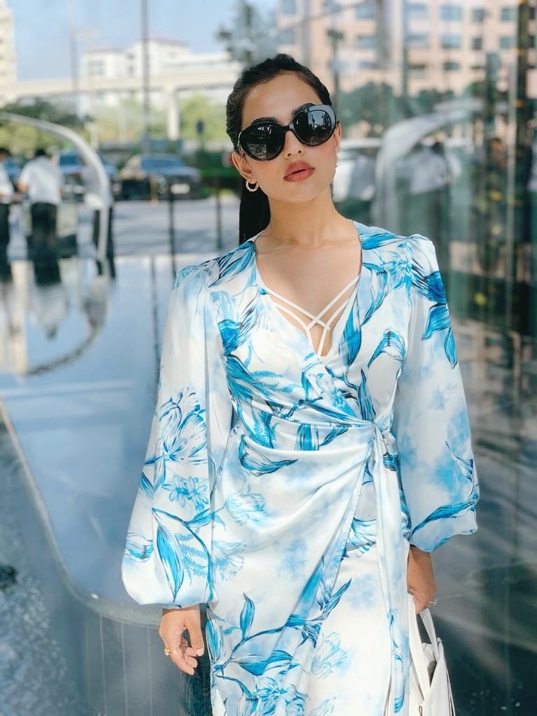 NusraatFaria's tweet photo. Shy shy.. https://t.co/yLgDTvZoRn
