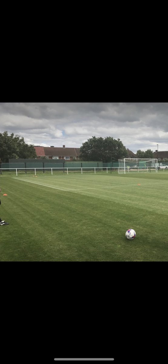 CBHounslowUTD's tweet photo. What the pitch looked for CB Hounslow picture 1, now what it looks like for Hounslow Sports Club in picture 2.  Gutting 😢 https://t.co/Q62OphFgwv